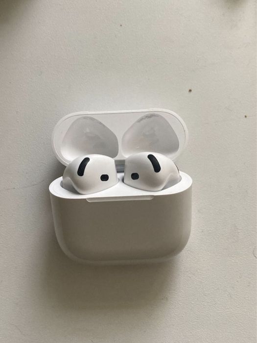 Airpods 4 active noise cancellation