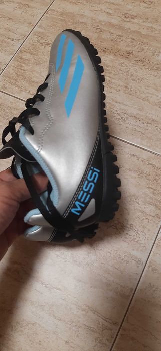 Футболни обувки Адидас