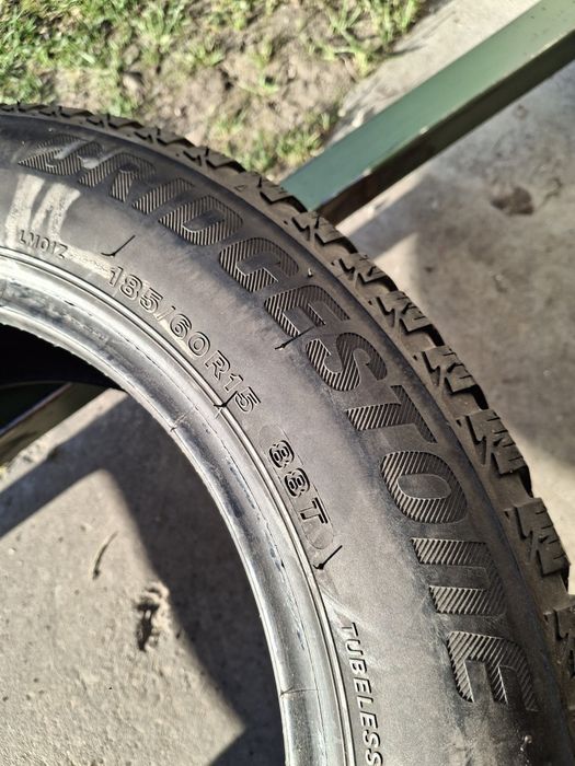 2 Anvelope de iarnă 185 60 r15 Bridgestone