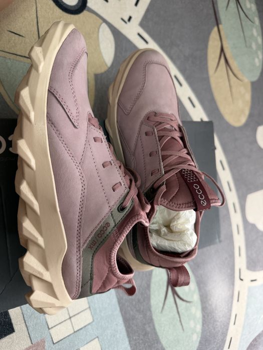 Кроссовки ECCO в отличном состоянии