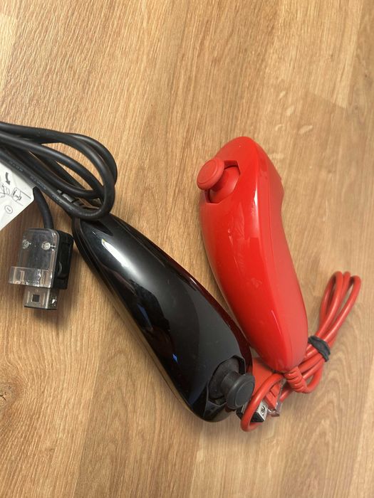 Nunchuk Wii original Nintendo [alb/albastru/negru/roșu] — testat
