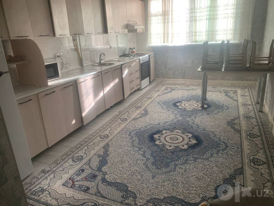 Quyliq bozori yonida kvartera bor. Qizlarga 6xonali dom navastroyka