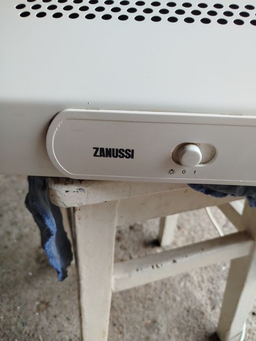 Vând Hota Zanussi