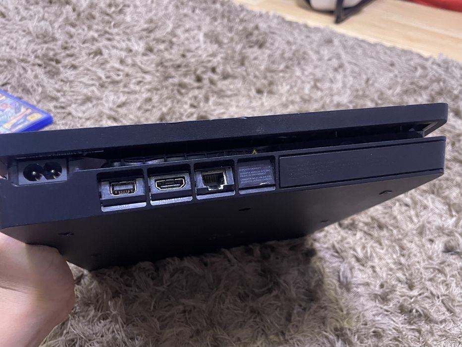 Vand Playstation 4 slim