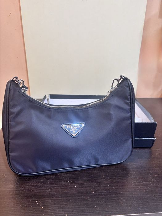 Prada дамска чанта с верижка Нова