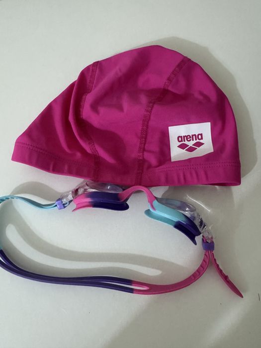 Шапочка и очки для плаванья