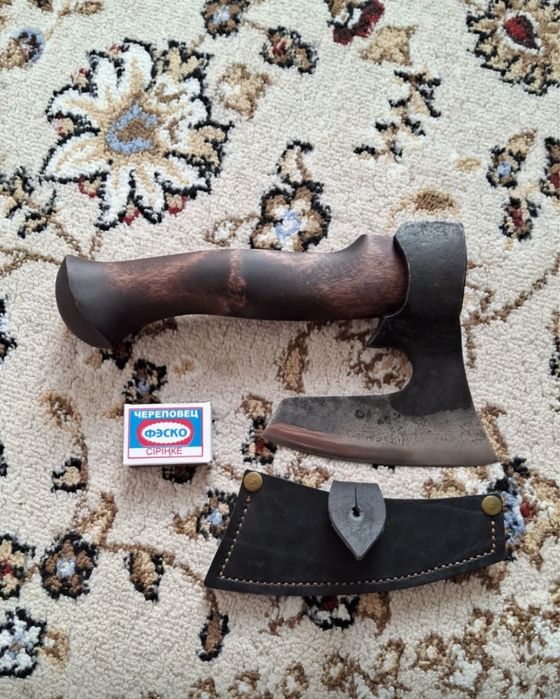 Продам топор с чехлом ручной работы