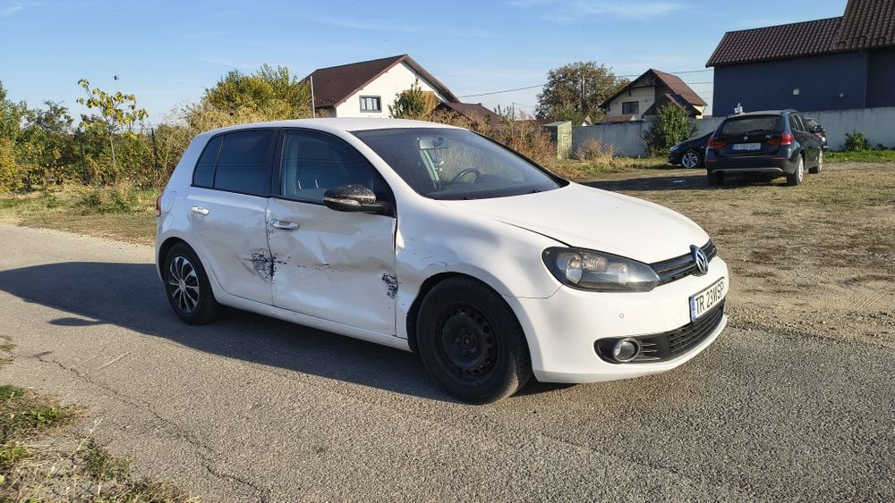 VW Golf 6 / 1.6tdi / ușor avariat.