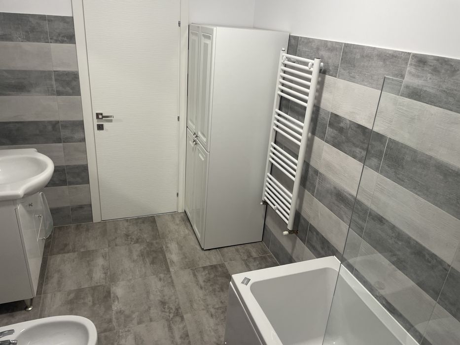 Apartament de închiriat 2 camere bloc nou,Brazda ,loc de parcare
