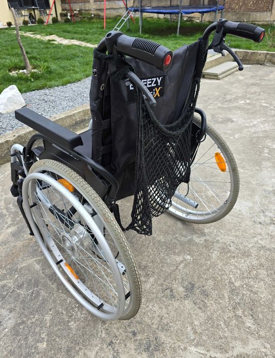 Рингова Инвалидна количка BREEZY Basix