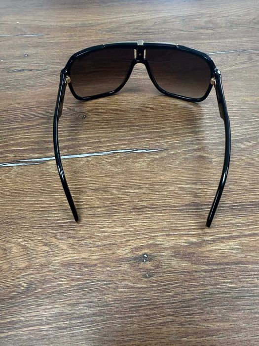 Продавам слънчеви очила CARRERA.