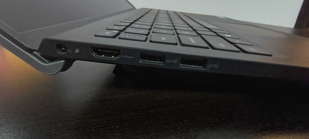 Laptop Dell Vostro 3520