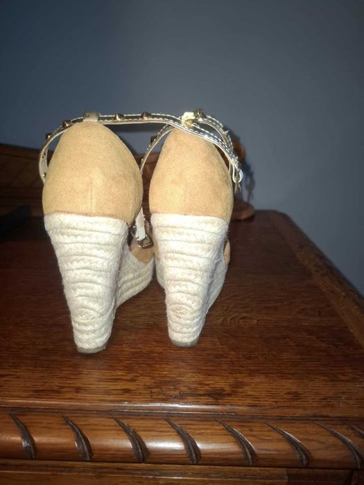 Летни сандали на платформа  Ideal shoes