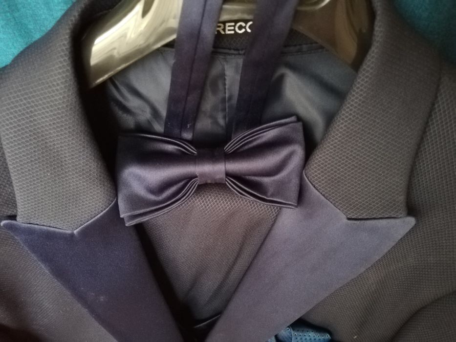 Vând costum complet