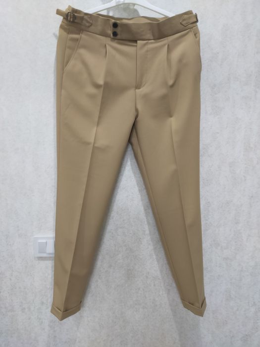 Летние бежевые брюки.