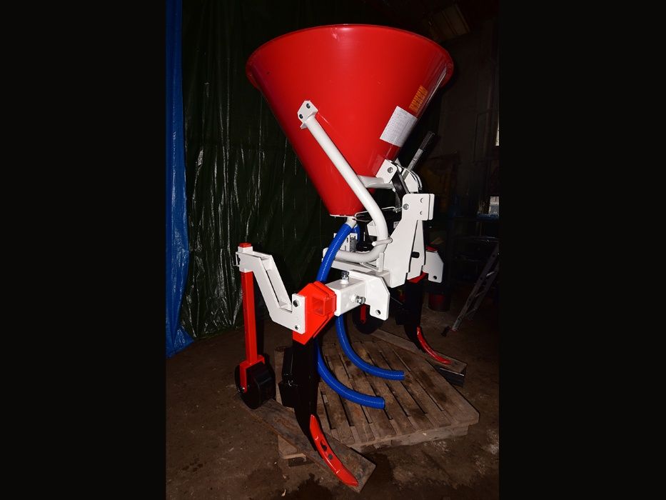 Торачка със продълбочител 500 литра фуния.