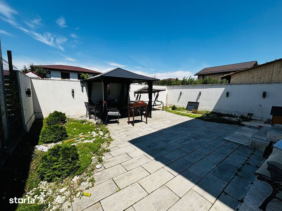 Casă 3 camere, 2 etaje, curte împrejmuită