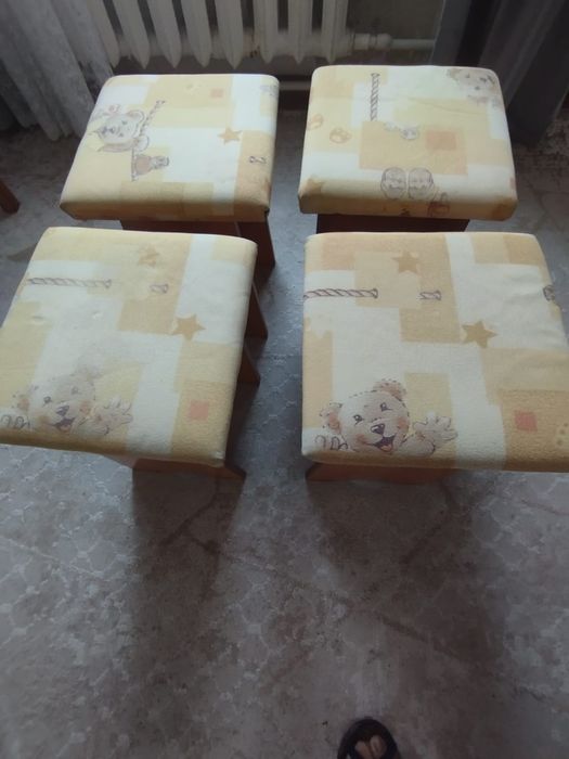 Кухонная мебель стол, стулья