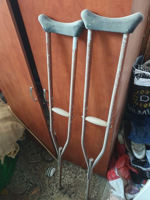 Продам костыли и ходунки-костыли.