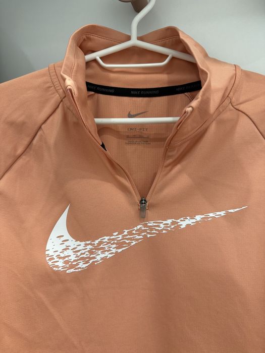 Шушлек в прасковен цвят на Nike