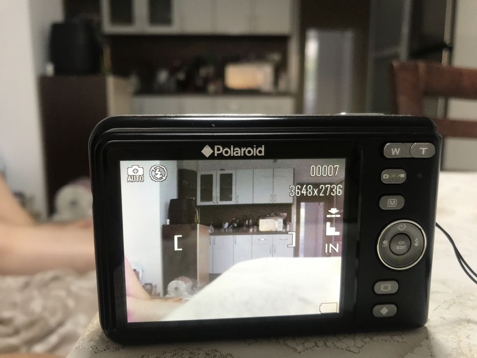 Фотоапарат  .  Полароид   с  карта  памет  .