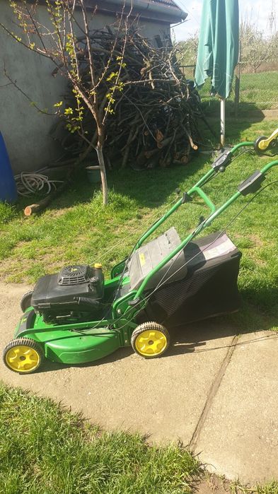 Mașini de tuns gazonul John Deere profesionala