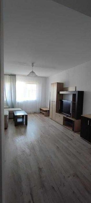 Apartament 3 camere, zona centrala, langa Vama.