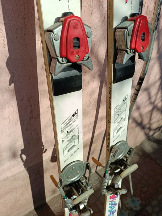 Горные лыжи и палки