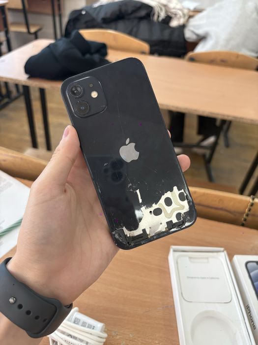 Продам айфон 12