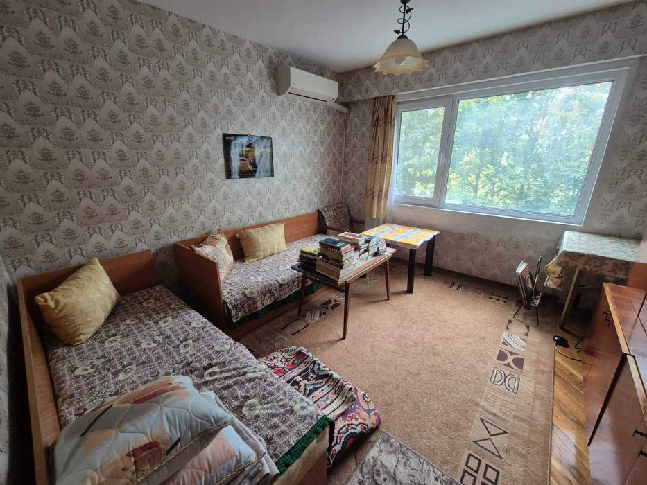 Дава се под наем Четиристаен апартамент в Варна, Цветен квартал - 80 кв.м за 160000 € - Снимка #11