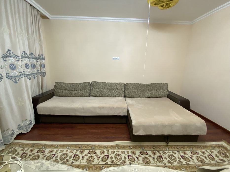 Удобный угловой диван для гостиной