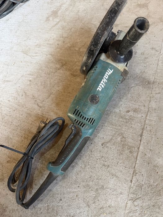 Makita GA9020R 230mm