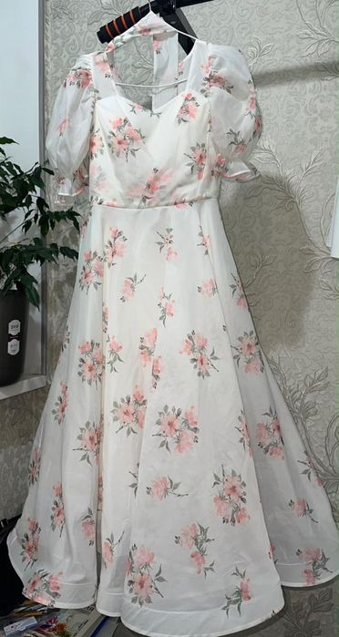 Продам платье нежное