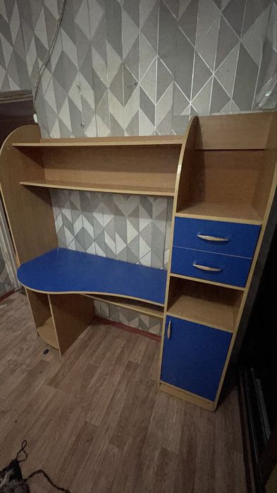 компьютерный стол,учебный стол
