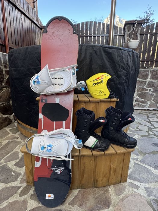 Placa snowboard cu legaturi, booti, casca