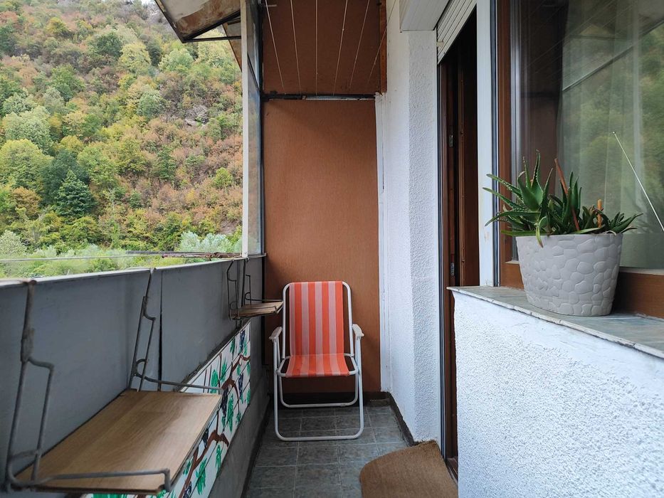 Продава многостаен апартамент в гр. Тетевен, кв. Полатен