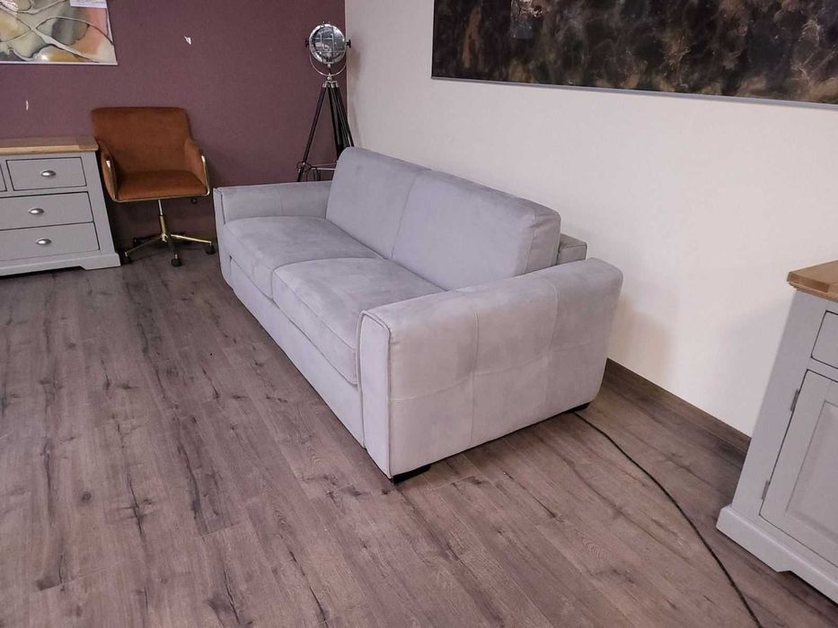 Италиански светло сив диван тройка от плат с функция сън