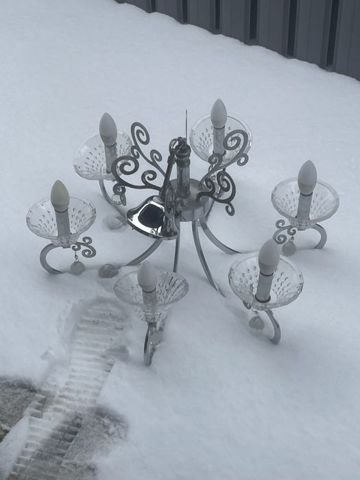 Люстра.           .