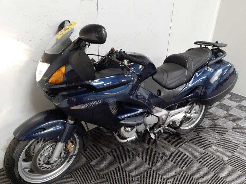 Dezmembrez Honda NTV 650 Deauville model 2000