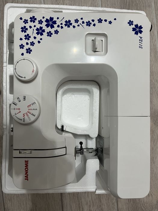 Продам швейную машинку
