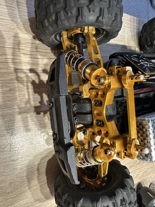 Vand masina cu telecomanda 1:16