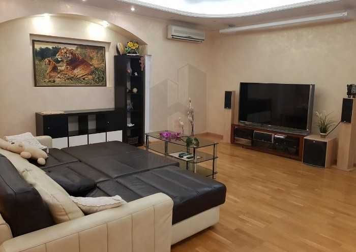 Дава се под наем Тристаен апартамент в Пловдив, Кючук Париж - 88 кв.м за 295.8 € - Снимка #1