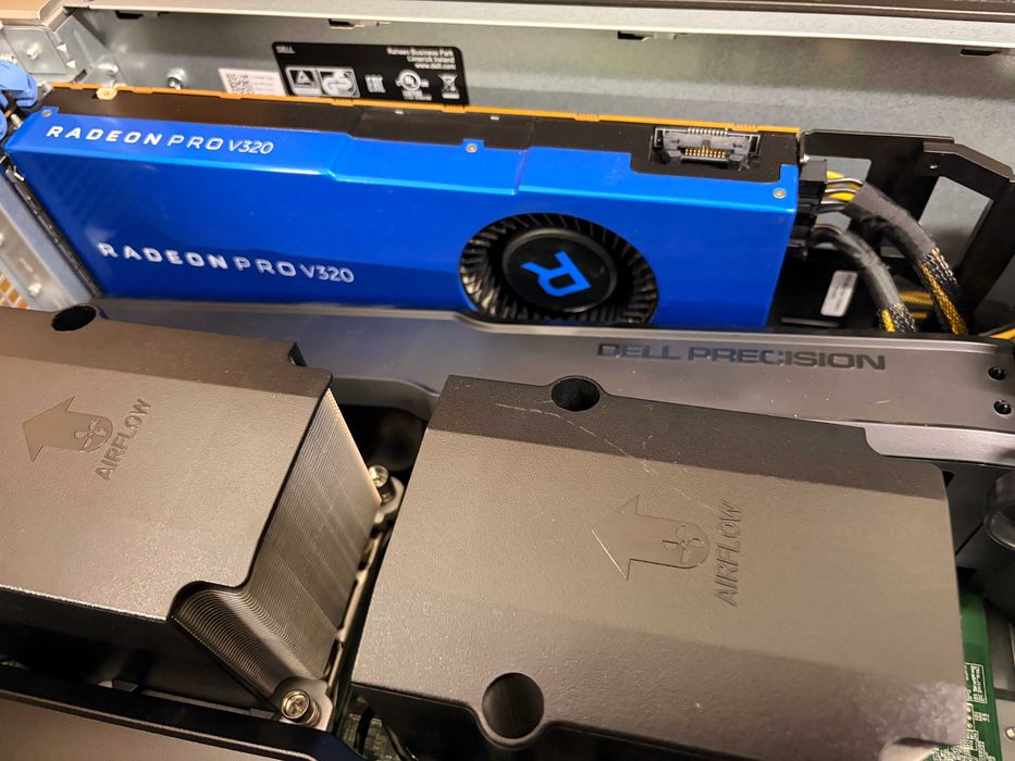 Dell Precision T7910 – 2x Xeon E5-2699 v3, 32GB DDR4, 2x AMD Radeon Pro WX 8200 8GB, работна станция