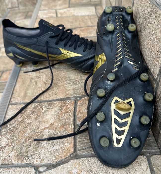 Ghete de fotbal Mizuno