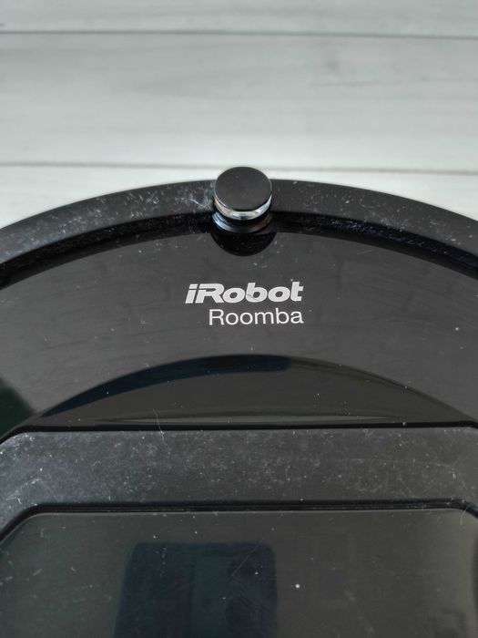 iRobot Roomba 700 със зарядна станция