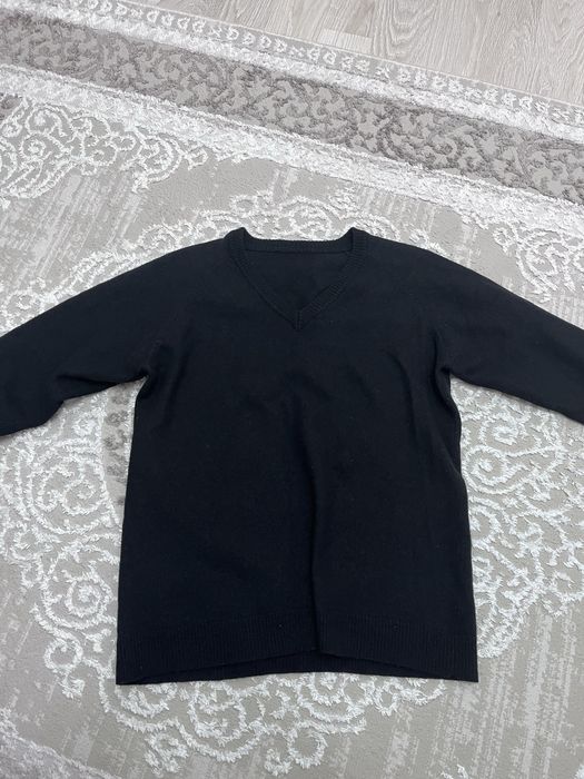 Черный свитер