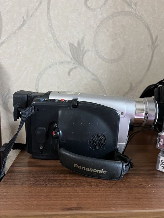 Видеокамера Panasonic NV-VZ17