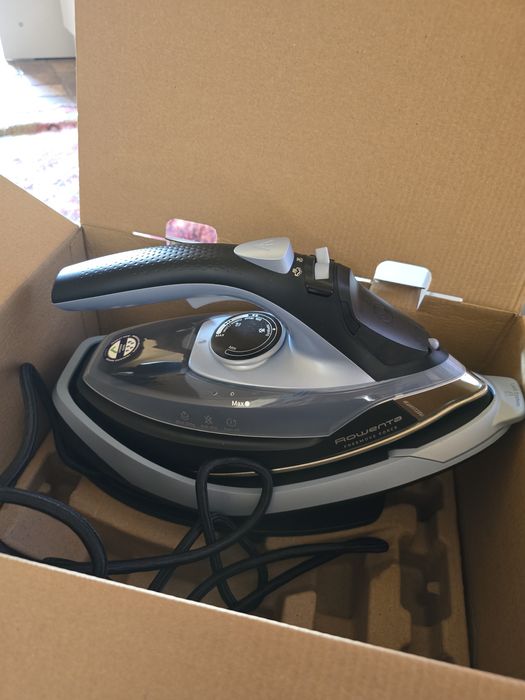 Statie de calcat Rowenta Freemove Force fara fir