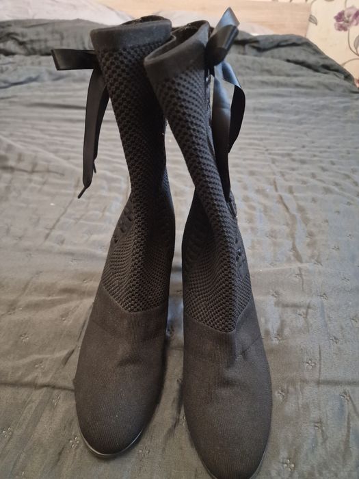 Дамски боти на ток