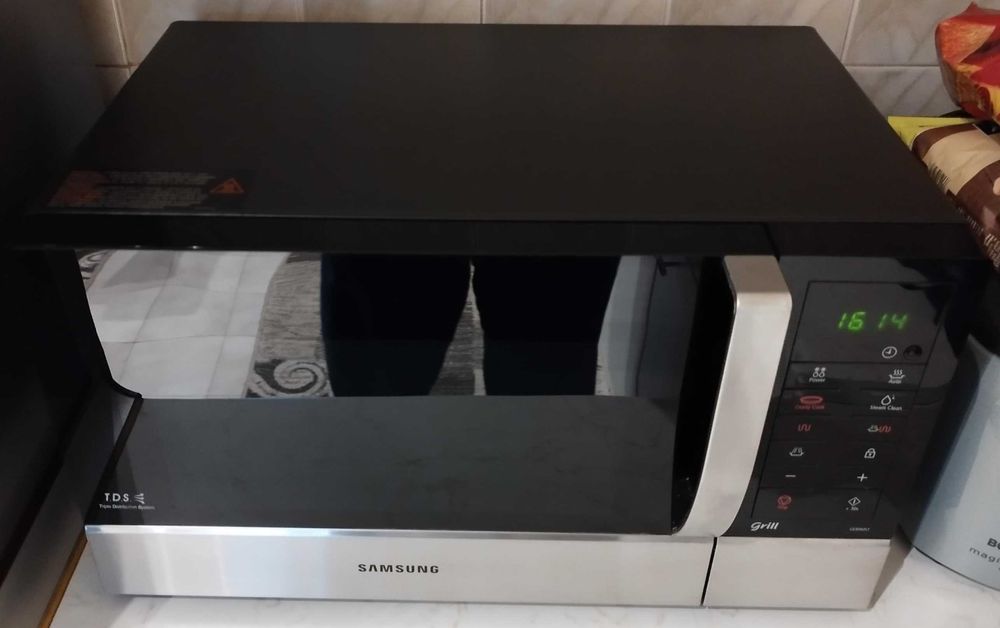 Комбинирана микровълнова фурна с грил Samsung GE89MST